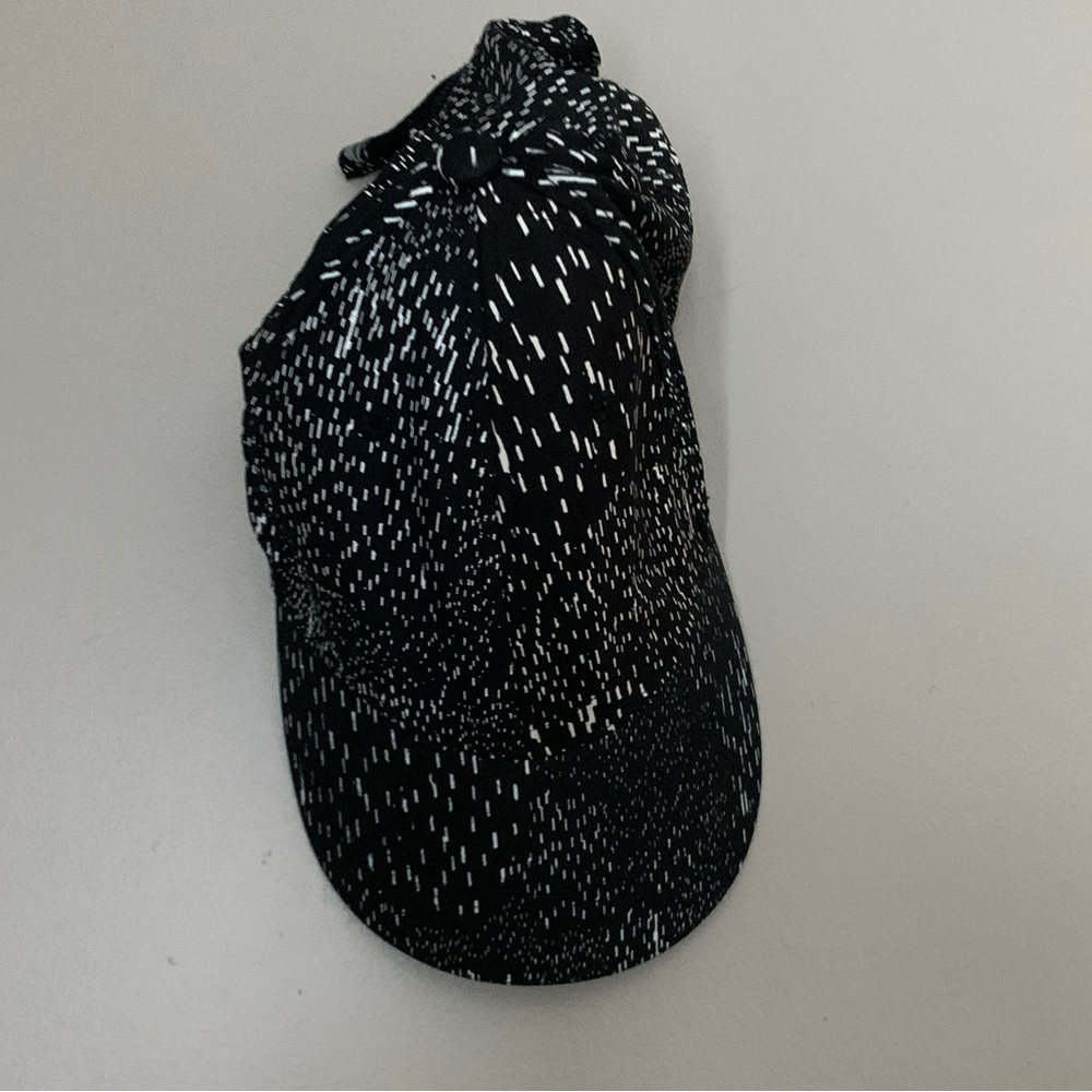Fabletics hat | black and white dot